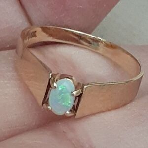 14k solid yellow gold natural Australian opal size 5.5 vintage